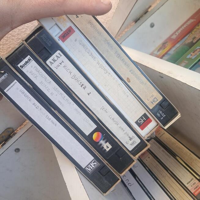 Kasety vhs okolo 200