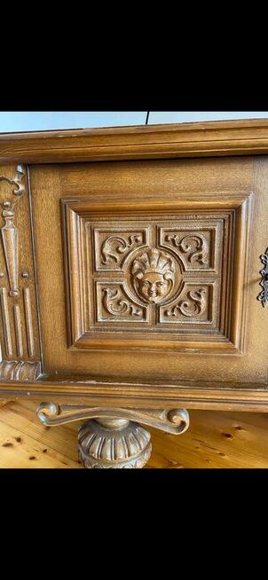 Rzeźbiony komplet do salonu