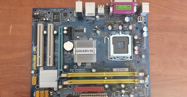 Płyta główna Micro ATX Gigabyte GA-945GCM-S2L - uruchamia si