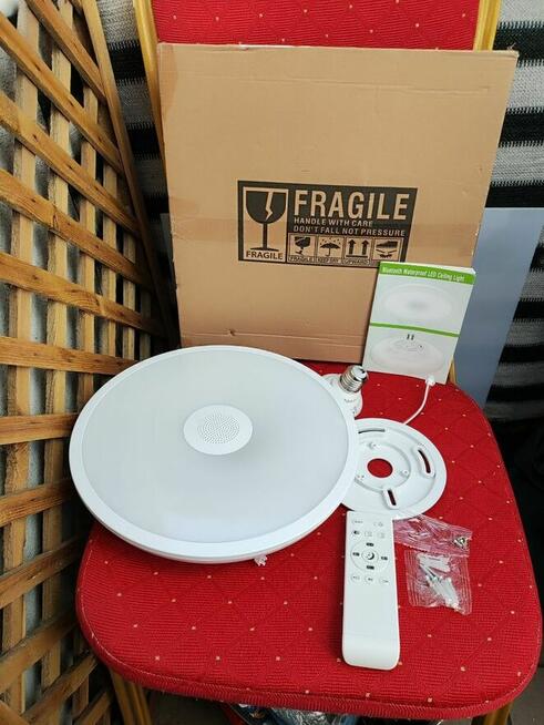 Lampa z Głośnikiem Bluetooth Plafon sufitowy na sufit RGB