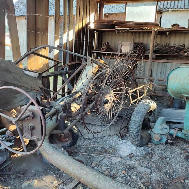 Przetrząsaczo-zgrabiarka kołowa