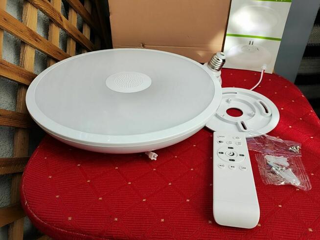 Lampa z Głośnikiem Bluetooth Plafon sufitowy na sufit RGB