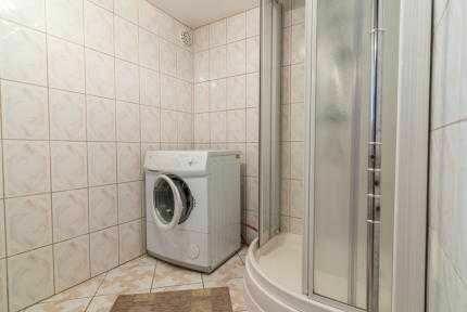 Dom z własną linią brzegową prywatnym pomostem i slip