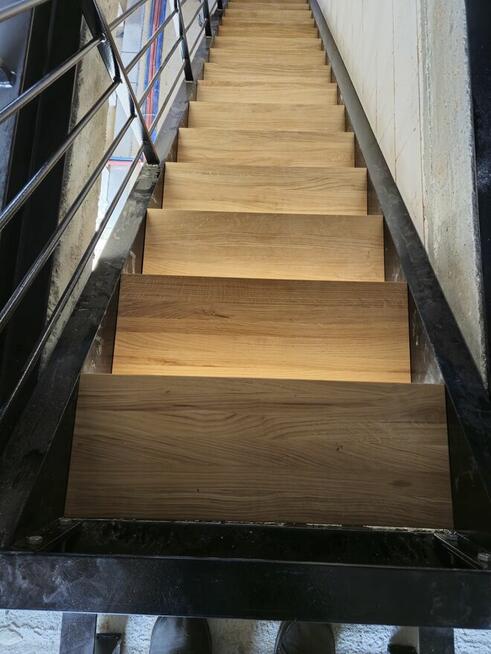 Zaklad Ślusarski - malowanie rur natryskowo