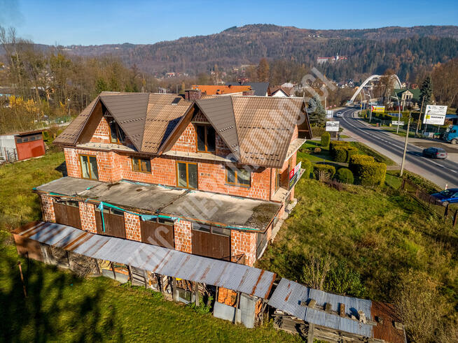 Budynek mieszkalno-usługowy przy DK 28 w Białce