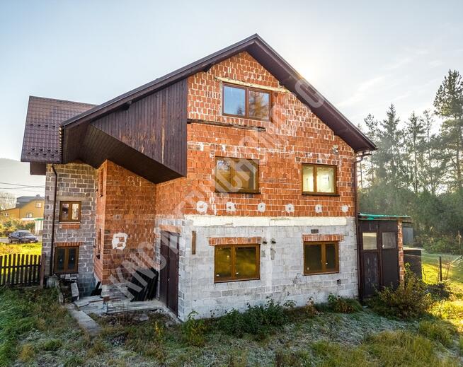 Budynek mieszkalno-usługowy przy DK 28 w Białce