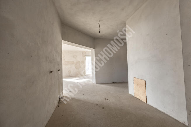 Budynek mieszkalno-usługowy przy DK 28 w Białce