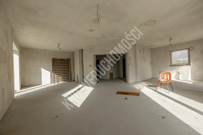 Budynek mieszkalno-usługowy przy DK 28 w Białce