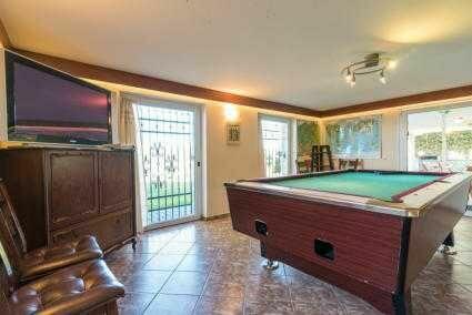 Dom z własną linią brzegową prywatnym pomostem i slip