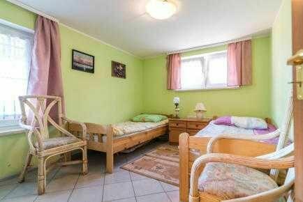 Dom z własną linią brzegową prywatnym pomostem i slip