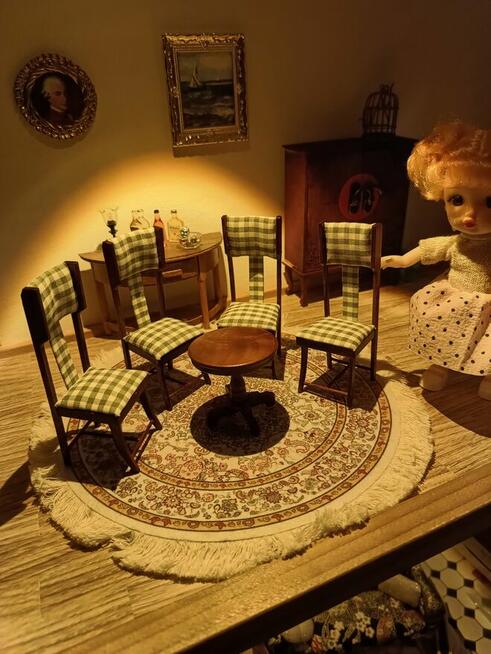 Miniaturowe krzesła skala 1:12