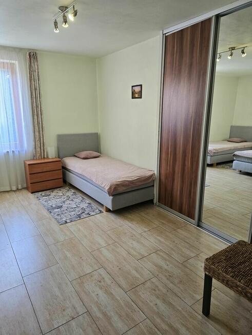 Wynajem pokoi pracowniczych, sali konferencyjnej Ławki