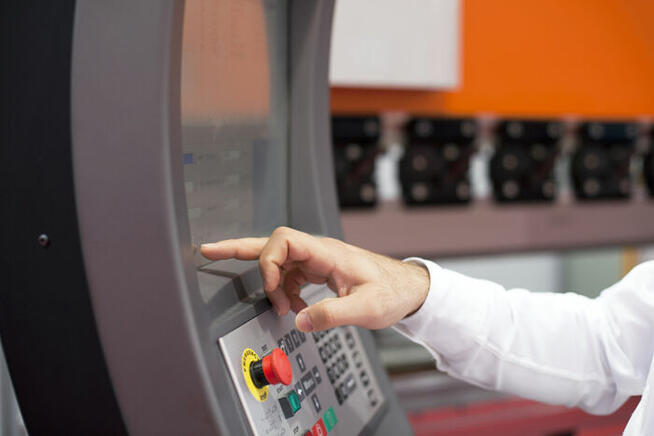 OPERATOR PRASY KRAWĘDZIOWEJ CNC (Haldenwang MA-GL-DE)
