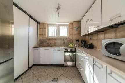 Dom z własną linią brzegową prywatnym pomostem i slip