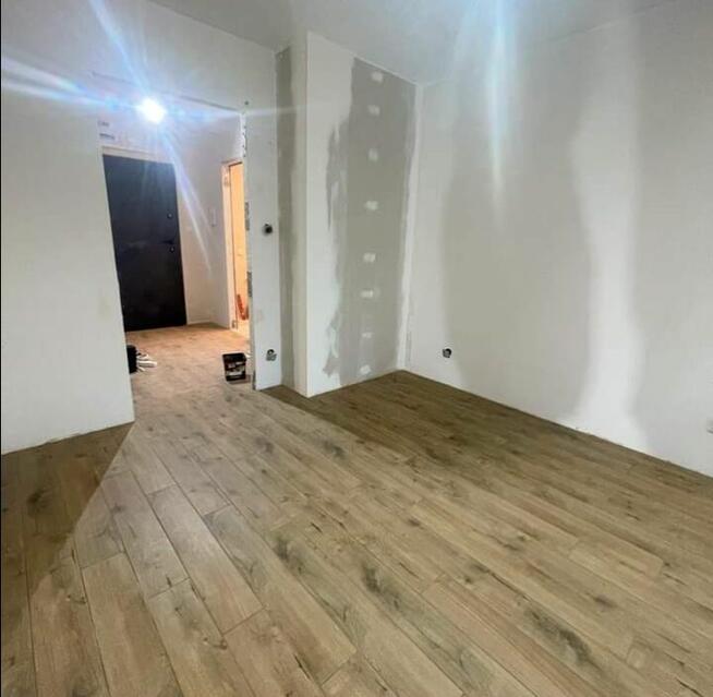 Gładzie polimerowe zacierane na mokro i inne