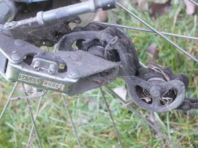 Rower zabytkowy albo i nie. Ale ciekawy. Rex.