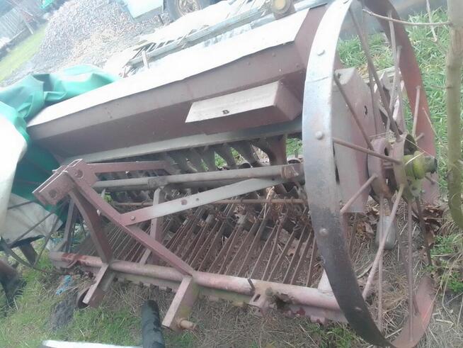Sprzedam pług trzy skibowy i siewnik konny.