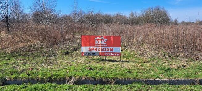 Sprzedam działkę inwestycyjno-mieszkaniową.