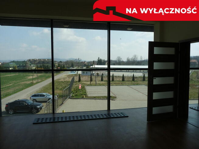 Nowoczesna hala z biurowcem w Zakliczynie