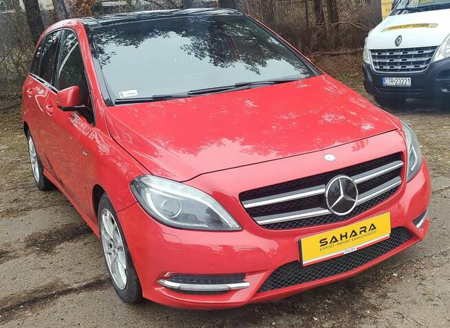 Mercedes B 180 bardzo zadbany, piękny czerwony kolor