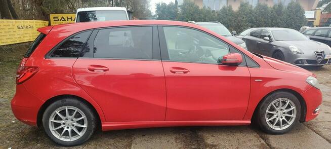 Mercedes B 180 bardzo zadbany, piękny czerwony kolor