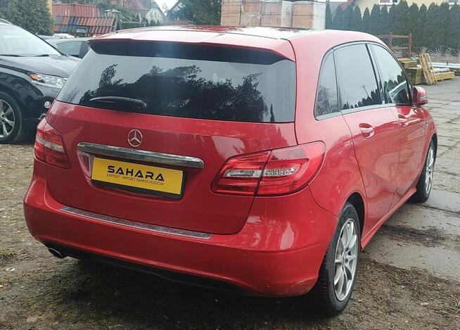 Mercedes B 180 bardzo zadbany, piękny czerwony kolor