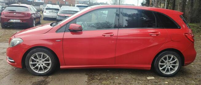 Mercedes B 180 bardzo zadbany, piękny czerwony kolor