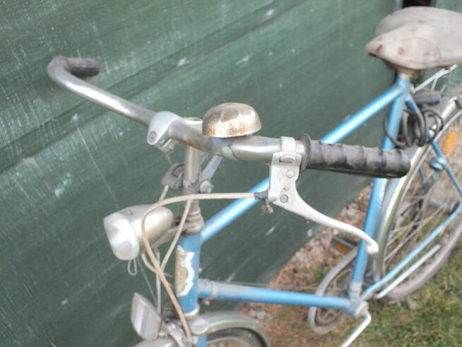 Rower zabytkowy albo i nie. Ale ciekawy. Rex.