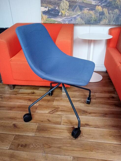 Fotel krzesło na kółkach NOTI fotele krzesła biurowe obrotow