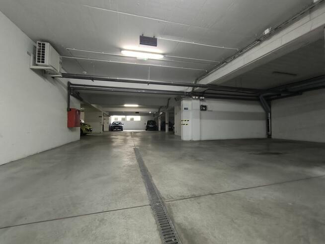 Garaż podziemny w dzielnicy Parkitka