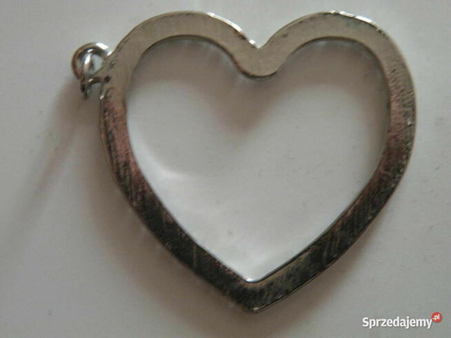 Wisiorek z czasów PRL-u