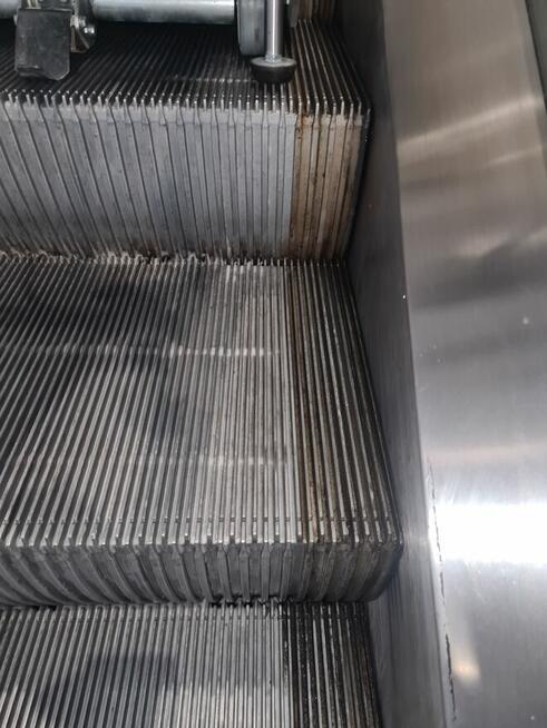 Czyszczenie schodow ruchomych