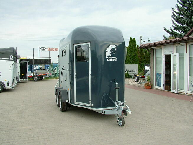 Przyczepa do przewozu koni dwukonna marki Cheval Liberte
