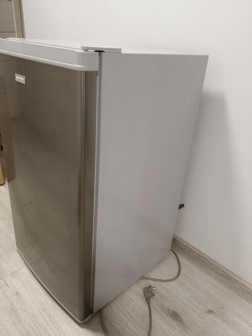 Sprzedam lodówkę 85/48