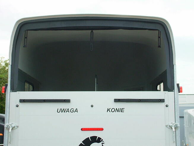 Przyczepa do przewozu koni dwukonna marki Cheval Liberte