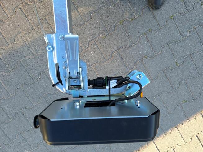 Przyczepa do przewozu skutera wodnego z płozami