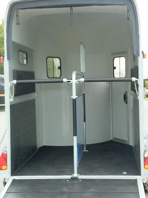 Przyczepa do przewozu koni dwukonna marki Cheval Liberte