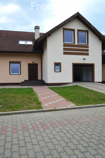 Dom w zabudowie szeregowej w Szczęsnem