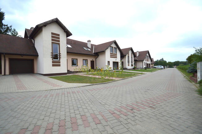 Dom w zabudowie szeregowej w Szczęsnem