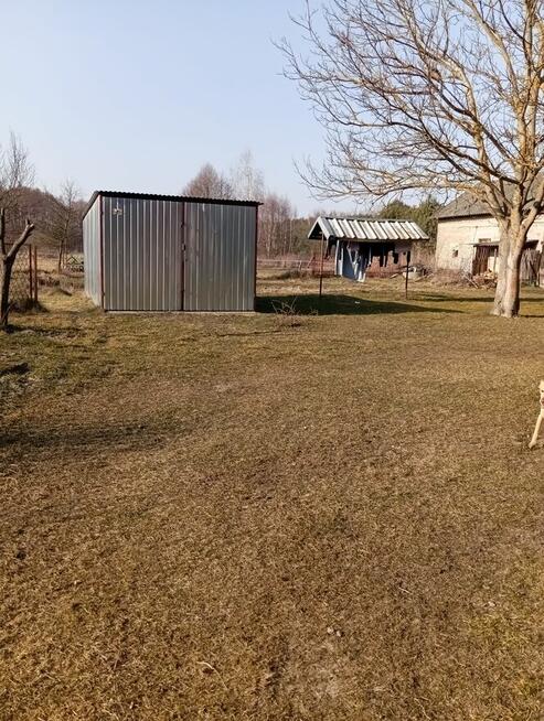 Sprzedam bezpośrednio siedlisko z budynkami gospodarczymi .