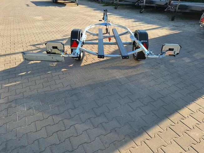 Przyczepa do przewozu skutera wodnego z płozami