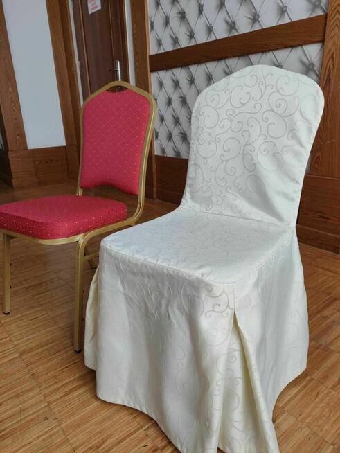 Krzesła bankietowe z pokrowcami Écru