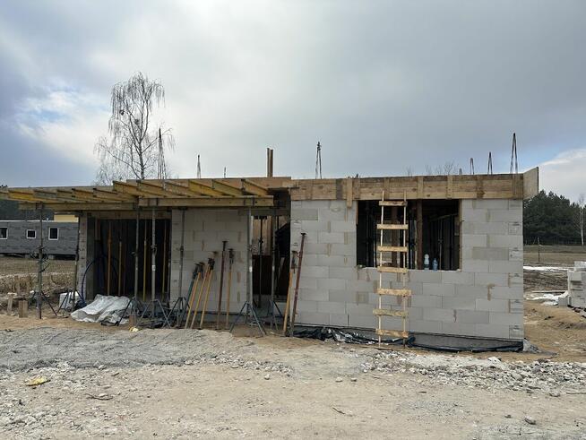 SPRZEDAM DOM JEDNORODZINNY ORAZ W ZAB.BLIŻniaczej