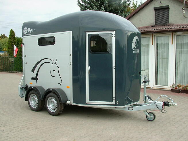 Przyczepa do przewozu koni dwukonna marki Cheval Liberte