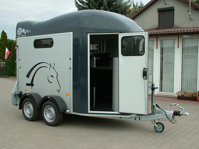Przyczepa do przewozu koni dwukonna marki Cheval Liberte