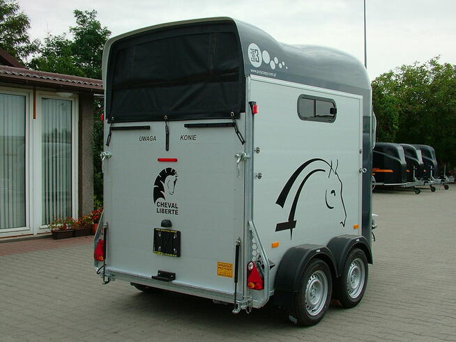 Przyczepa do przewozu koni dwukonna marki Cheval Liberte