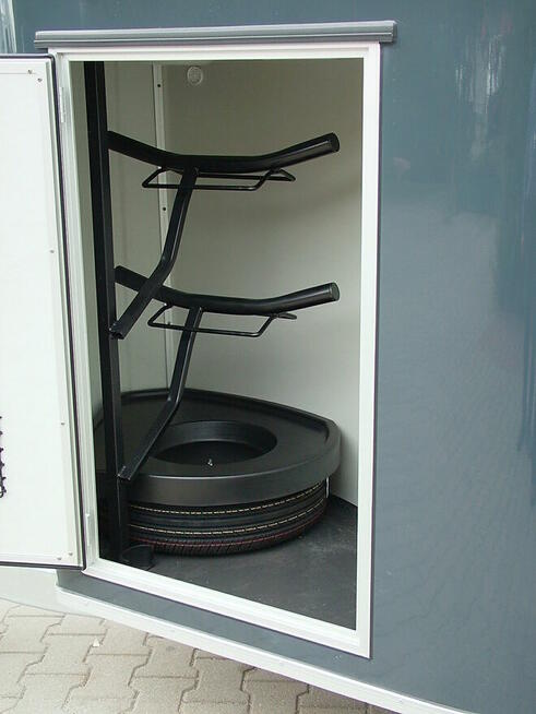 Przyczepa do przewozu koni dwukonna marki Cheval Liberte