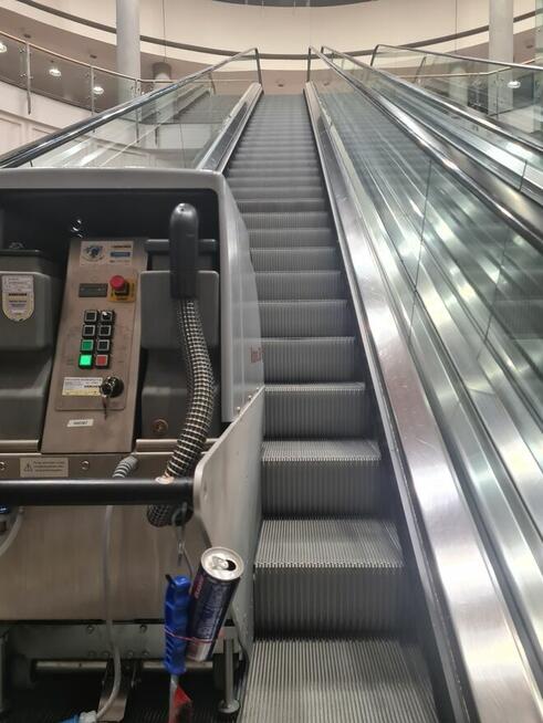 Czyszczenie schodow ruchomych