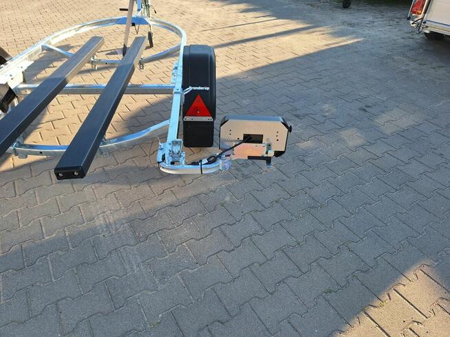 Przyczepa do przewozu skutera wodnego z płozami