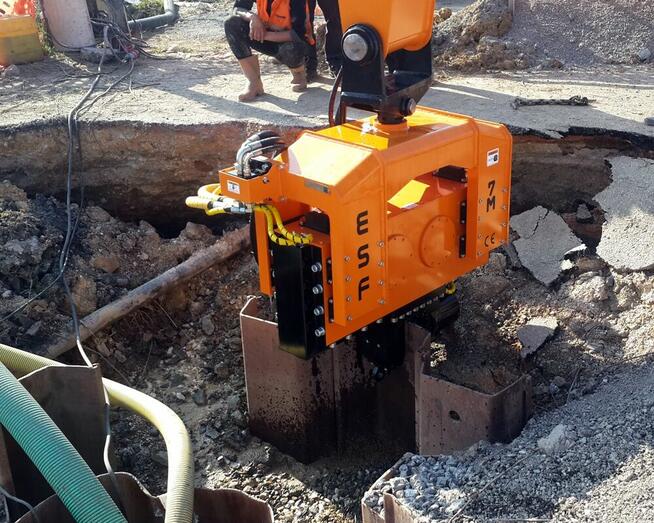 Wibromłot do koparki 30 ton (wbijanie larsenów, pali, grodzi